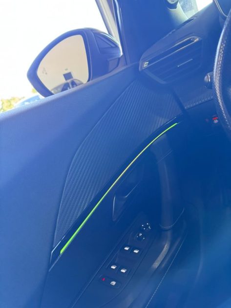 PEUGEOT 2008 II 1.5 HDI 130 GT LINE EAT8 / TOIT OUVRANT PANORAMIQUE / AMBIANCE LED 