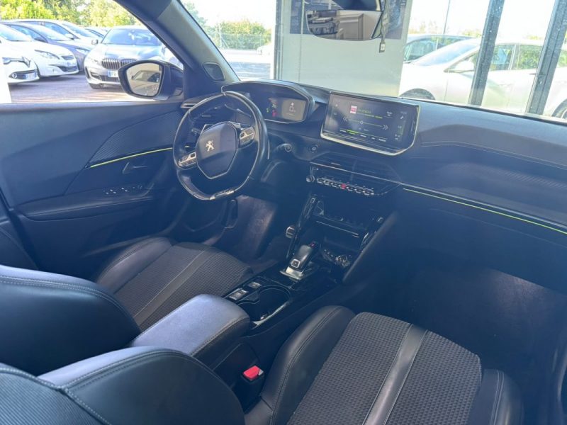 PEUGEOT 2008 II 1.5 HDI 130 GT LINE EAT8 / TOIT OUVRANT PANORAMIQUE / AMBIANCE LED 