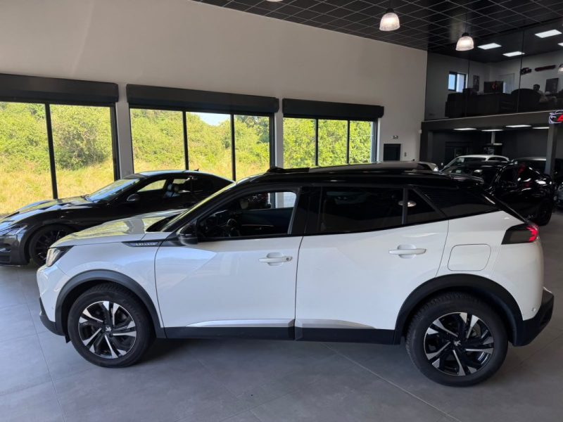 PEUGEOT 2008 II 1.5 HDI 130 GT LINE EAT8 / TOIT OUVRANT PANORAMIQUE / AMBIANCE LED 