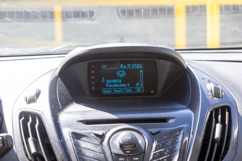 Ford Tourneo Courier 1.0 EcoBoost Titanium 100cv ✨ Distribution récente - Climatisation - Bluetooth 
