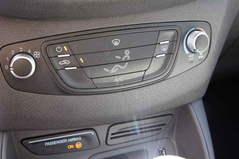 Ford Tourneo Courier 1.0 EcoBoost Titanium 100cv ✨ Distribution récente - Climatisation - Bluetooth 