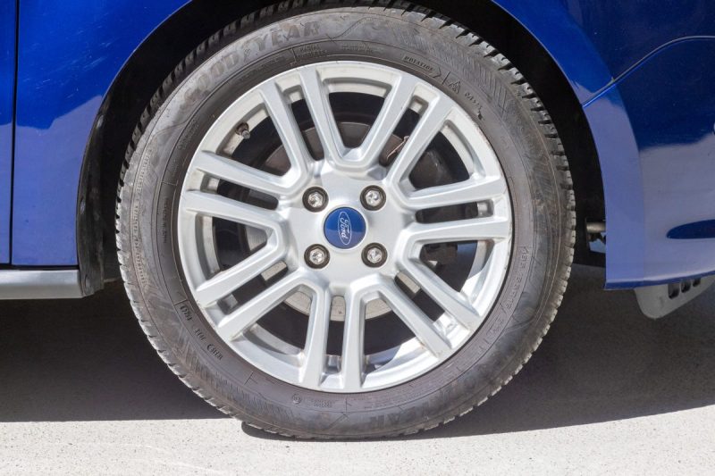 Ford Tourneo Courier 1.0 EcoBoost Titanium 100cv ✨ Distribution récente - Climatisation - Bluetooth 