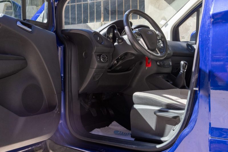 Ford Tourneo Courier 1.0 EcoBoost Titanium 100cv ✨ Distribution récente - Climatisation - Bluetooth 