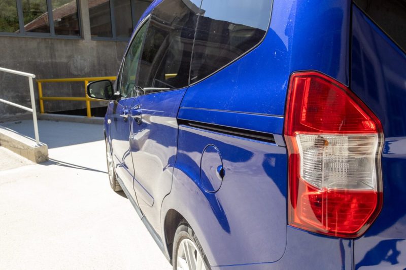 Ford Tourneo Courier 1.0 EcoBoost Titanium 100cv ✨ Distribution récente - Climatisation - Bluetooth 