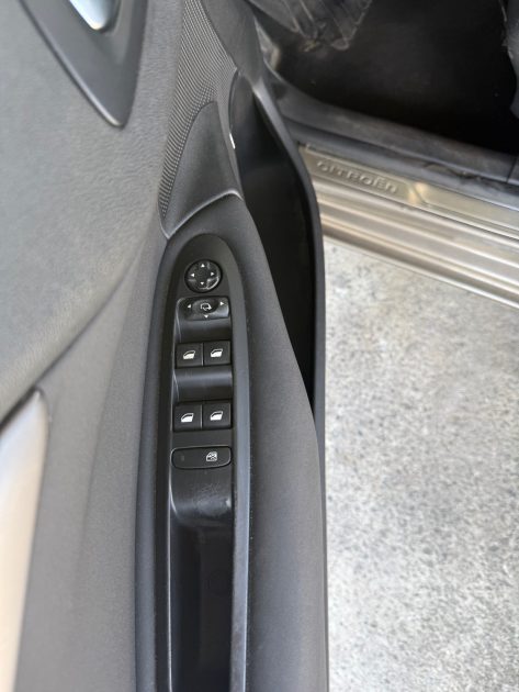 Citroen C4 1.6 Blue Hdi 120ch Shine - Suivi et Entretenu