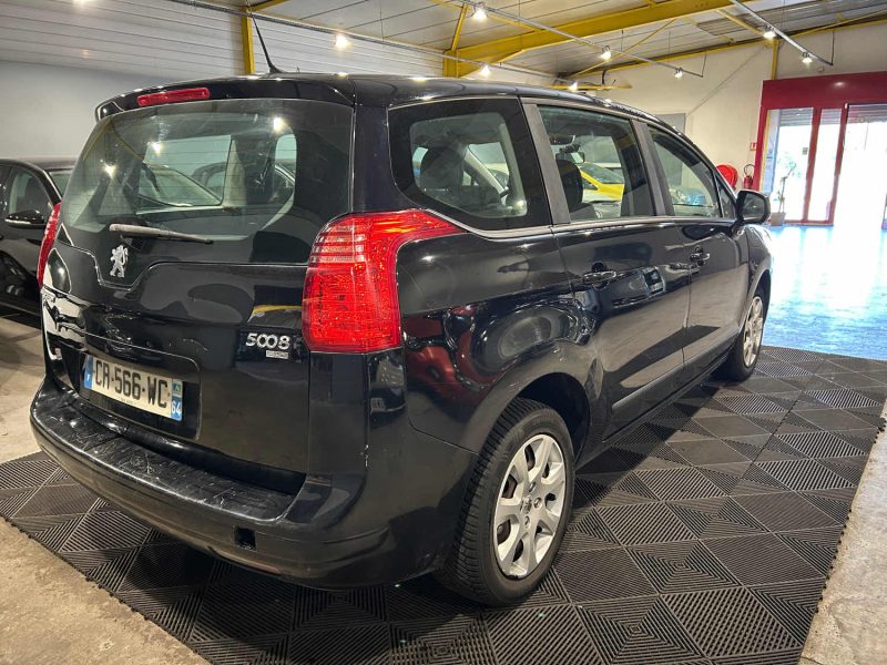 PEUGEOT 5008 1.6 HDI 115CH