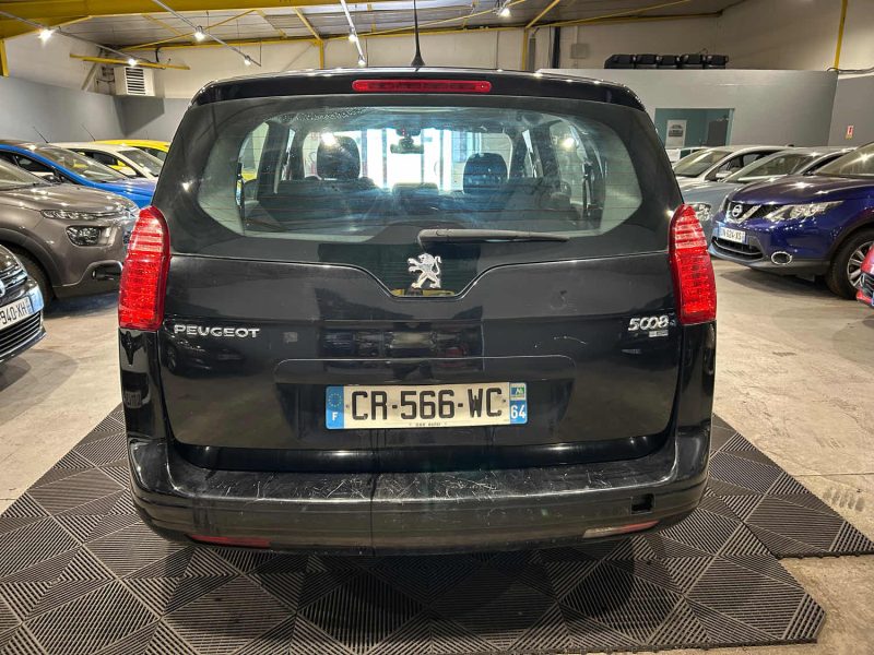 PEUGEOT 5008 1.6 HDI 115CH
