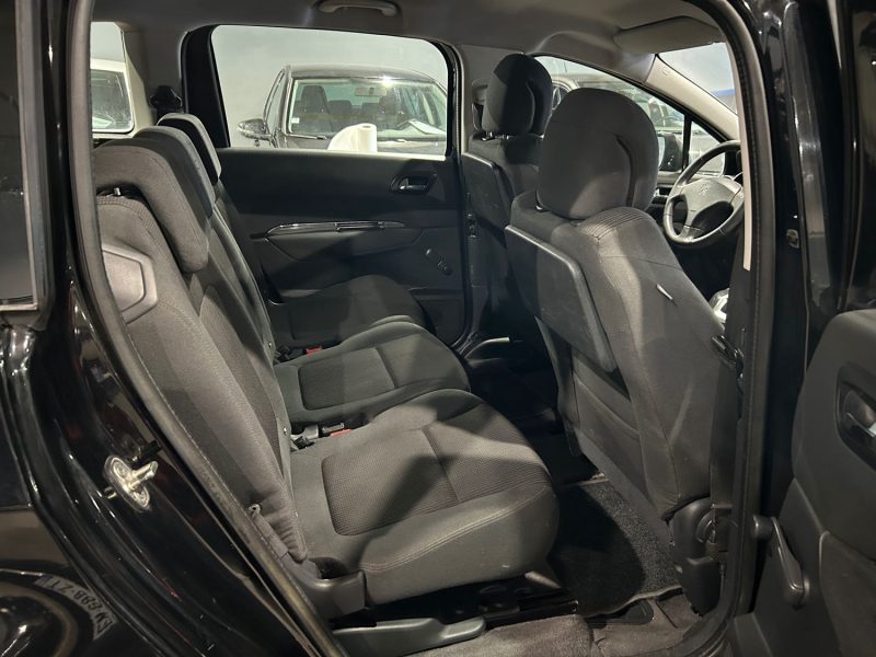 PEUGEOT 5008 1.6 HDI 115CH