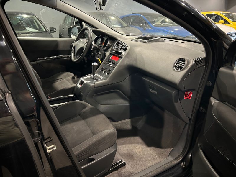 PEUGEOT 5008 1.6 HDI 115CH