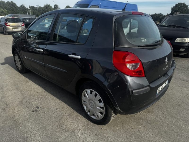 RENAULT CLIO III AUTHENTIQUE 1.5DCI 70 2009