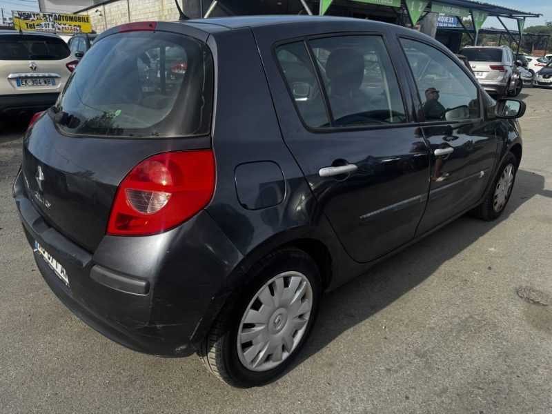 RENAULT CLIO III AUTHENTIQUE 1.5DCI 70 2009