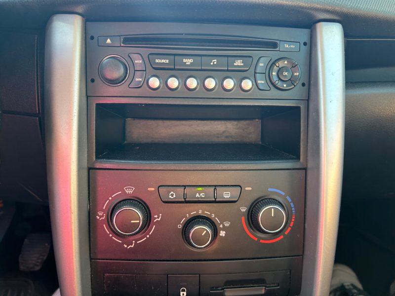 PEUGEOT 207 1.4 HDI 70 URBAN 2011