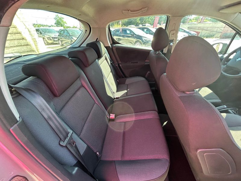 PEUGEOT 207 1.4 HDI 70 URBAN 2011