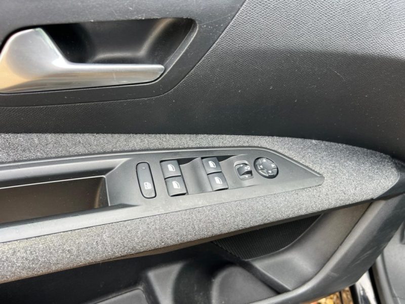 PEUGEOT 3008 1.5 BlueHDi 130 ch S&S Style EAT8