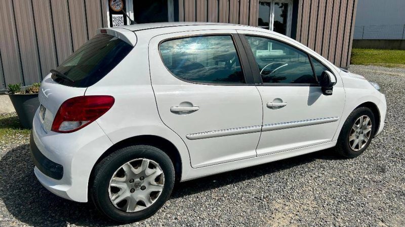 PEUGEOT 207 1.4 HDI 207 PLUS 2014