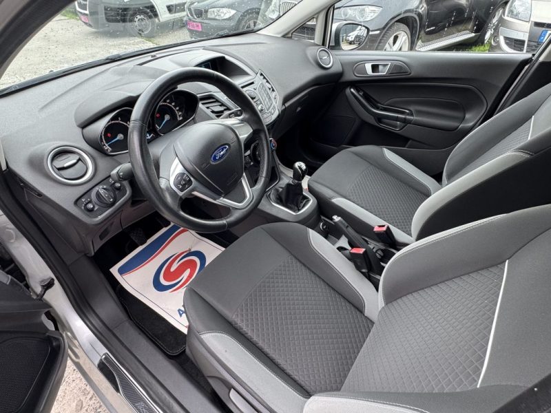 FORD FIESTA 1.25 i PACK TITANIUM 94000KM 1er MAIN GARANTIE 6 MOIS 