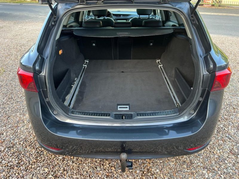 TOYOTA AVENSIS TOURING SPORT 2.0 D-4D 143 ch EXECUTIVE