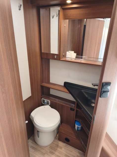 🚐 LMC EXPLORER COMFORT I745 du Groupe HYMER 