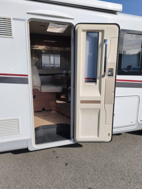 🚐 LMC EXPLORER COMFORT I745 du Groupe HYMER 