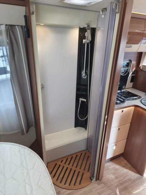 🚐 LMC EXPLORER COMFORT I745 du Groupe HYMER 