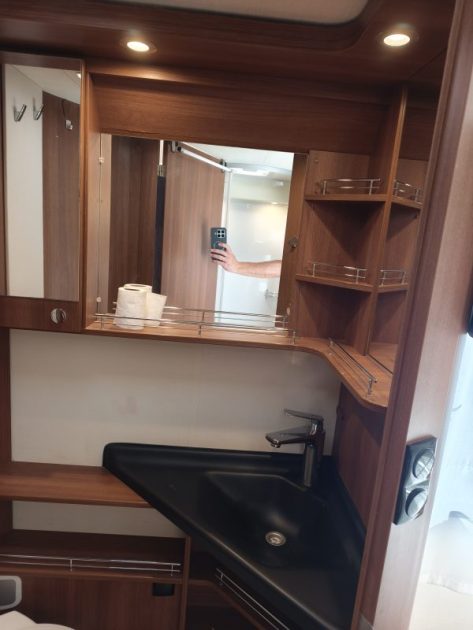 🚐 LMC EXPLORER COMFORT I745 du Groupe HYMER 