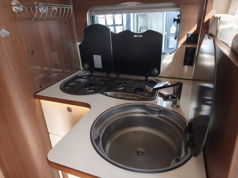 🚐 LMC EXPLORER COMFORT I745 du Groupe HYMER 