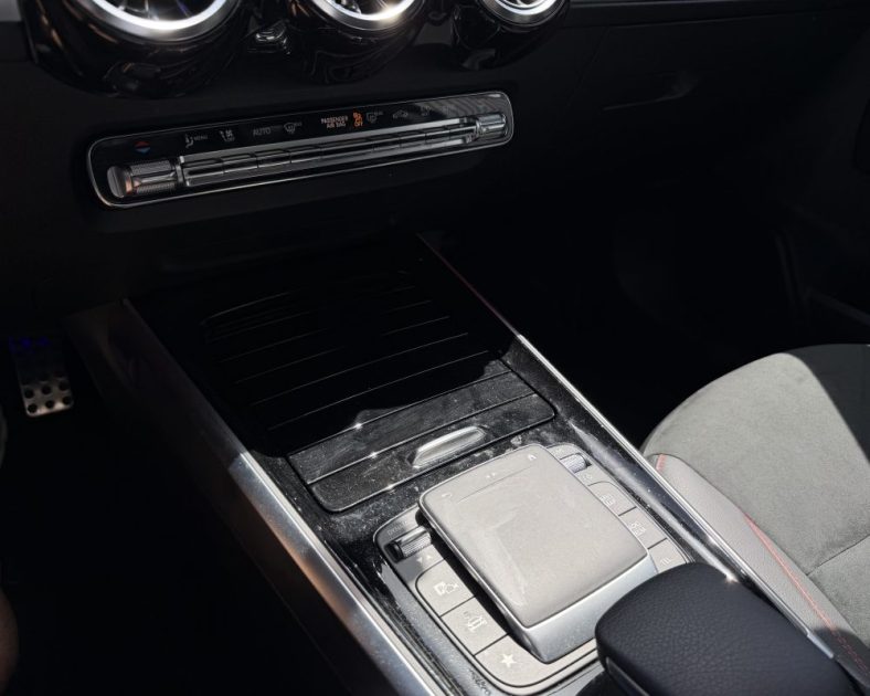 MERCEDES GLB 200 d AMG Line 7 Places 8G-DCT / 1ere Main / ENTRETIEN COMPLET MERCEDES