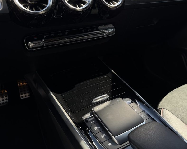 MERCEDES GLB 200 d AMG Line 7 Places 8G-DCT / 1ere Main / ENTRETIEN COMPLET MERCEDES