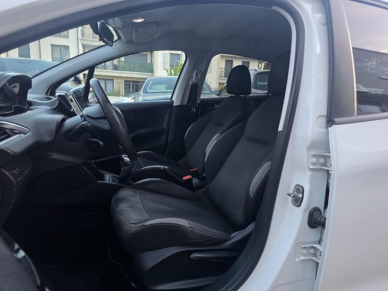 PEUGEOT 208 1.6 BLUE HDI 75ch STYLE