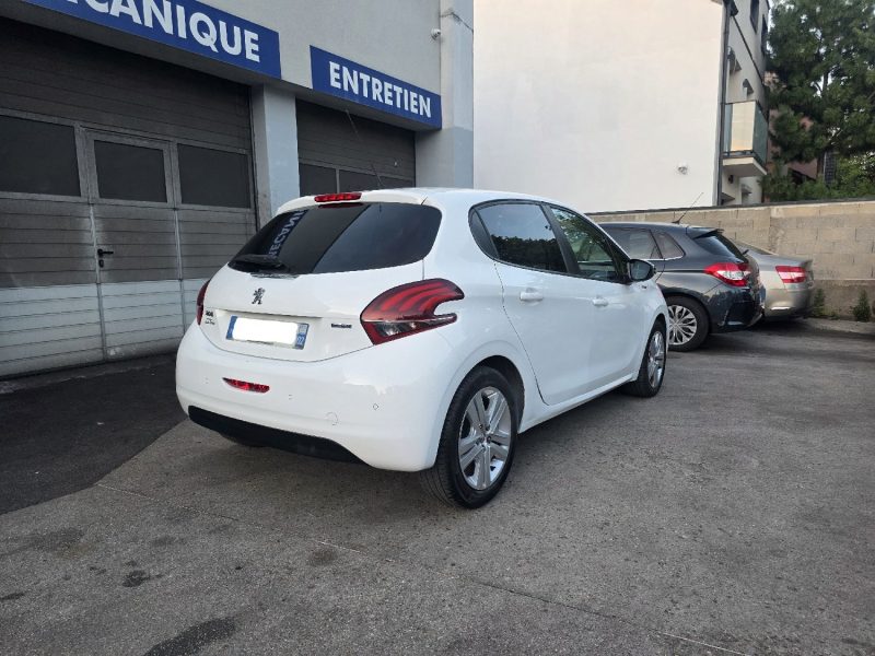 PEUGEOT 208 1.6 BLUE HDI 75ch STYLE