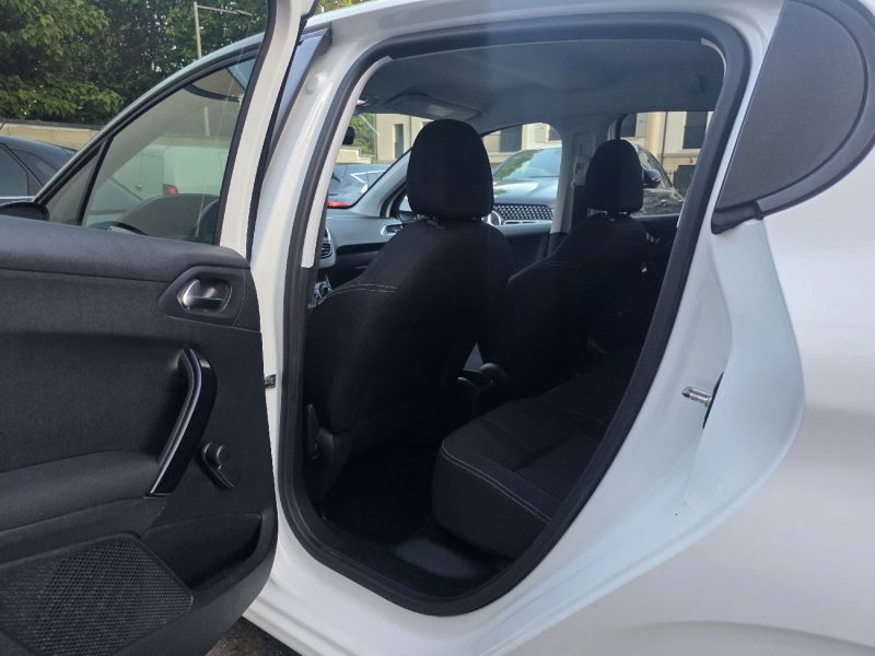 PEUGEOT 208 1.6 BLUE HDI 75ch STYLE
