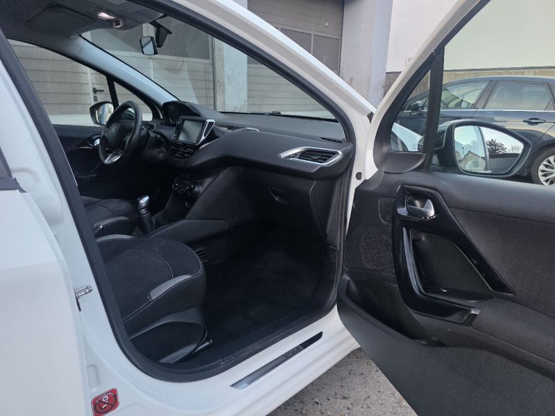 PEUGEOT 208 1.6 BLUE HDI 75ch STYLE