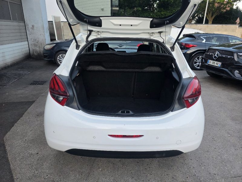 PEUGEOT 208 1.6 BLUE HDI 75ch STYLE