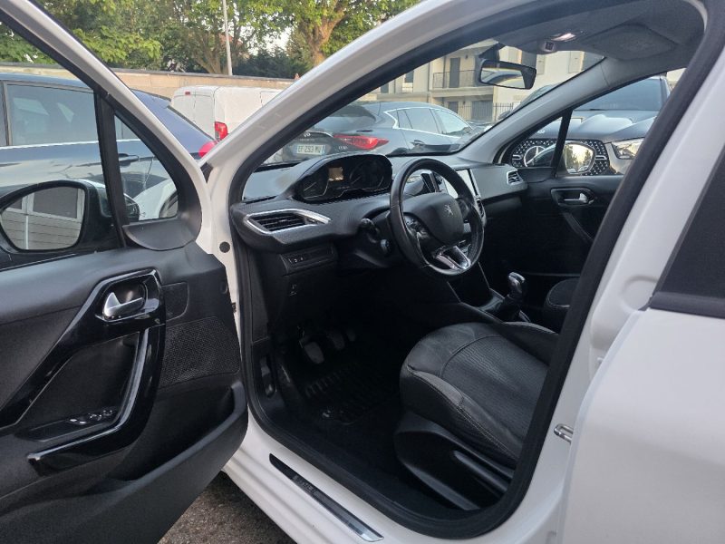PEUGEOT 208 1.6 BLUE HDI 75ch STYLE