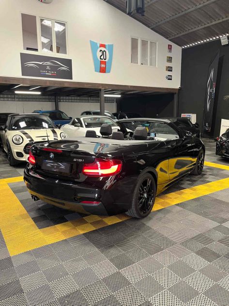 MAGNIFIQUE BMW SERIE 2 218i CABRIOLET 136 CH  (SUIVI D’ENTRETIEN, CARPLAY, SIÈGES CHAUFFANTS)