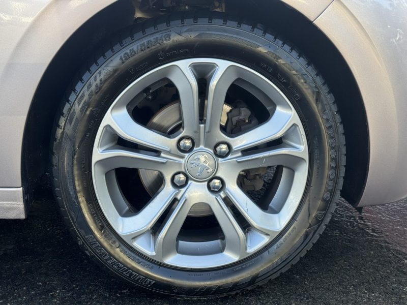 PEUGEOT 208 1.2 VTI 82 ACTIVE 2014