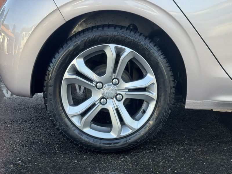 PEUGEOT 208 1.2 VTI 82 ACTIVE 2014