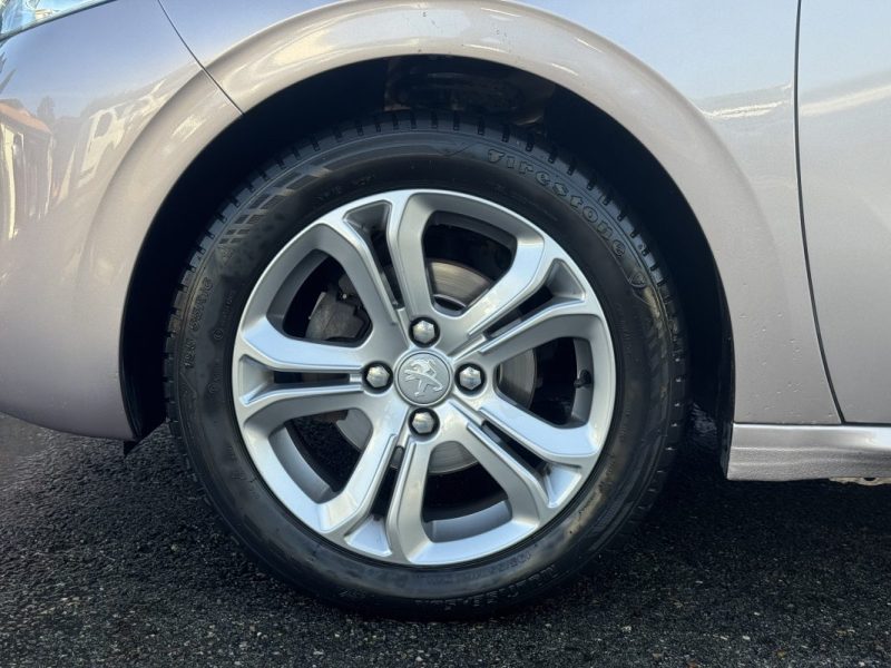 PEUGEOT 208 1.2 VTI 82 ACTIVE 2014