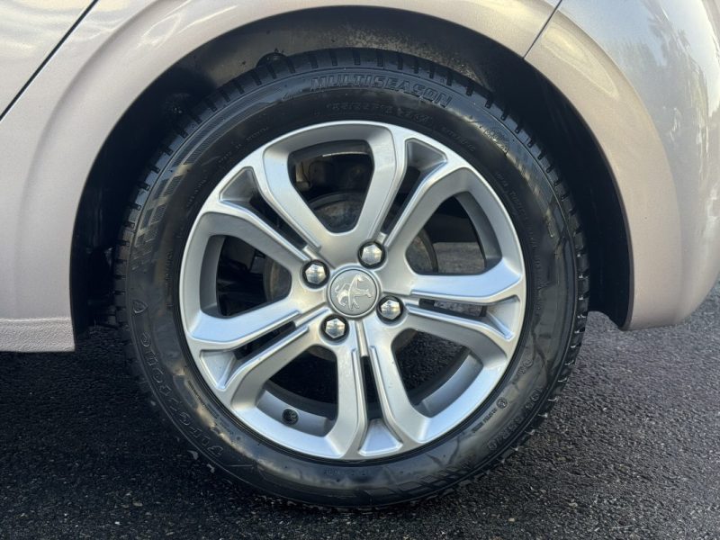 PEUGEOT 208 1.2 VTI 82 ACTIVE 2014