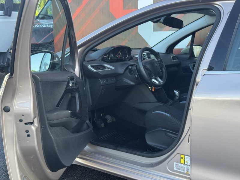 PEUGEOT 208 1.2 VTI 82 ACTIVE 2014