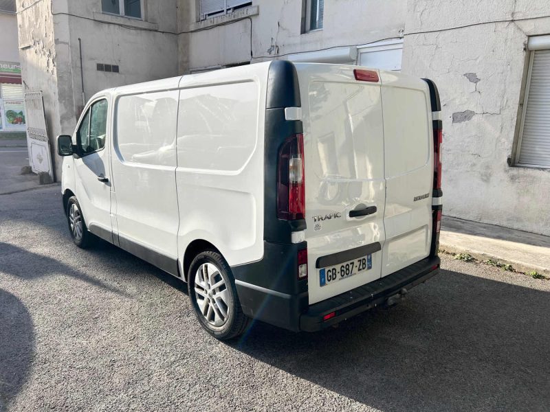 RENAULT TRAFIC 3  L1H1 1000 2.0 DCI 120 CONFORT 09/2021 PRIX HT : 10825 € PRIX TTC : 12990 €