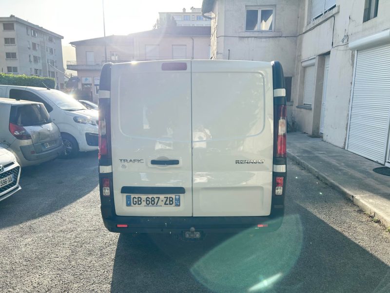 RENAULT TRAFIC 3  L1H1 1000 2.0 DCI 120 CONFORT 09/2021 PRIX HT : 10825 € PRIX TTC : 12990 €