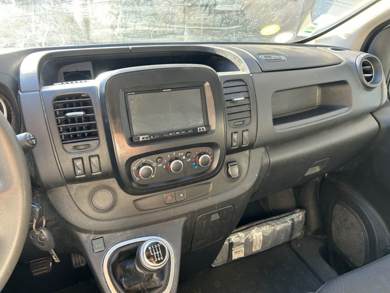 RENAULT TRAFIC 3  L1H1 1000 2.0 DCI 120 CONFORT 09/2021 PRIX HT : 10825 € PRIX TTC : 12990 €