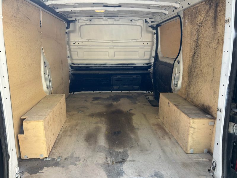 RENAULT TRAFIC 3  L1H1 1000 2.0 DCI 120 CONFORT 09/2021 PRIX HT : 10825 € PRIX TTC : 12990 €