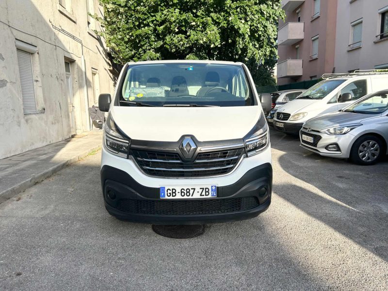 RENAULT TRAFIC 3  L1H1 1000 2.0 DCI 120 CONFORT 09/2021 PRIX HT : 10825 € PRIX TTC : 12990 €