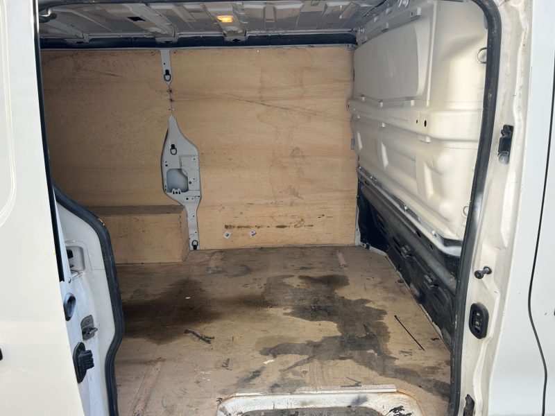 RENAULT TRAFIC 3  L1H1 1000 2.0 DCI 120 CONFORT 09/2021 PRIX HT : 10825 € PRIX TTC : 12990 €