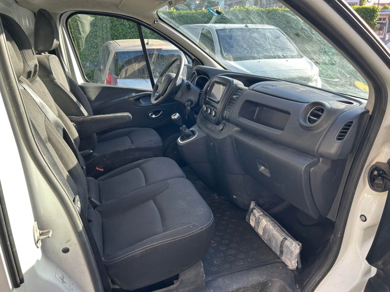 RENAULT TRAFIC 3  L1H1 1000 2.0 DCI 120 CONFORT 09/2021 PRIX HT : 10825 € PRIX TTC : 12990 €