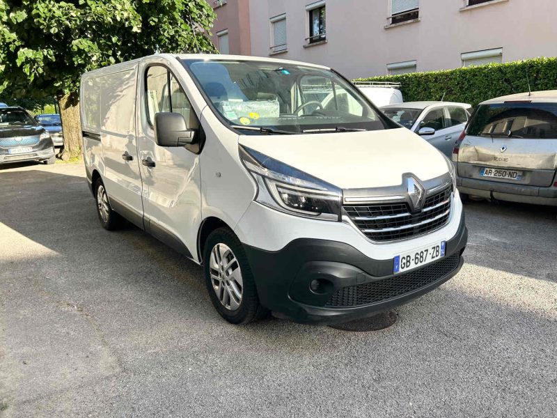 RENAULT TRAFIC 3  L1H1 1000 2.0 DCI 120 CONFORT 09/2021 PRIX HT : 10825 € PRIX TTC : 12990 €