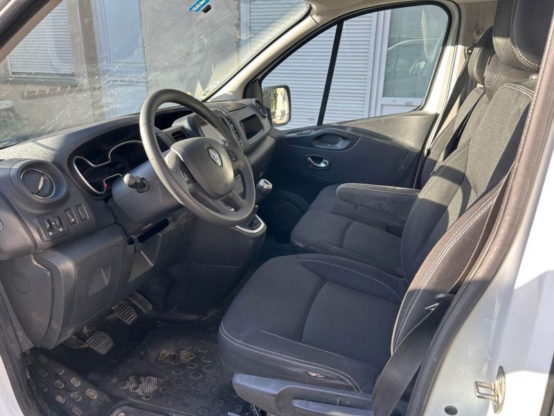 RENAULT TRAFIC 3  L1H1 1000 2.0 DCI 120 CONFORT 09/2021 PRIX HT : 10825 € PRIX TTC : 12990 €