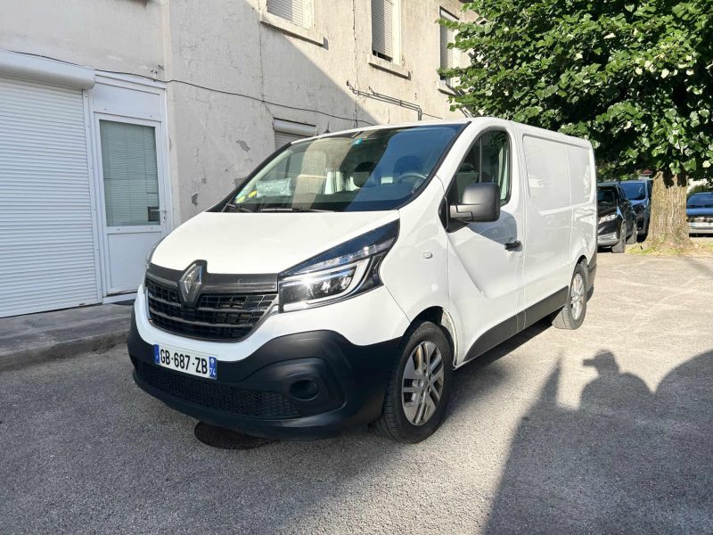 RENAULT TRAFIC 3  L1H1 1000 2.0 DCI 120 CONFORT 09/2021 PRIX HT : 10825 € PRIX TTC : 12990 €
